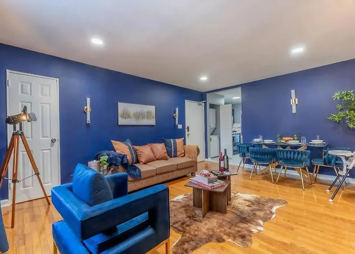 2 Deep Apts By American Dream, Sleeps 8