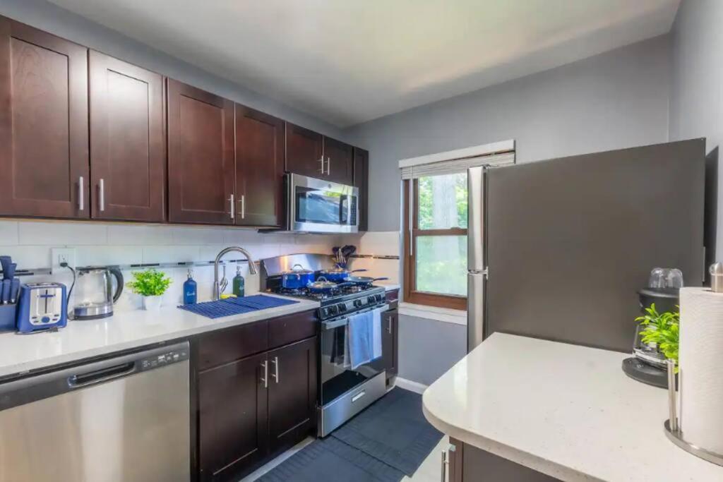 2 Deep Apts By American Dream, Sleeps 8